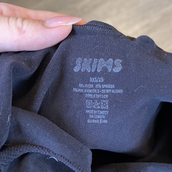 SKIMS SCULPTING BODYSUIT MID THIGH - XXS/XS - Picture 5 of 5